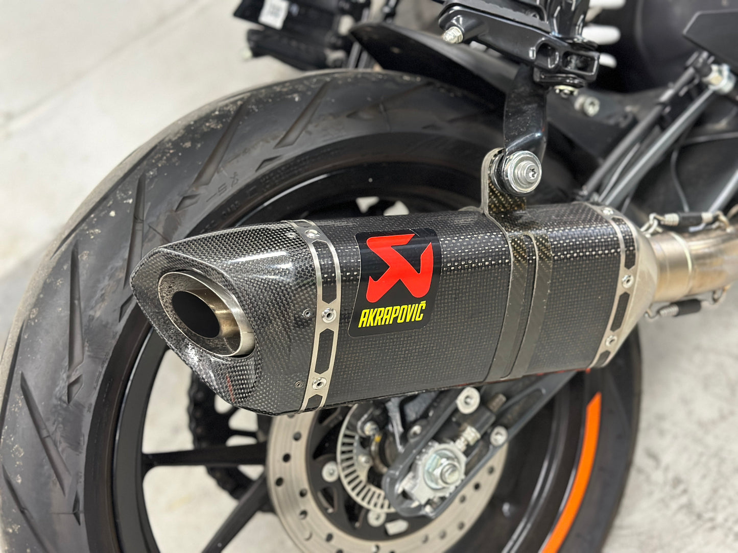 2023 KTM DUKE 390 AKRAPOVIC