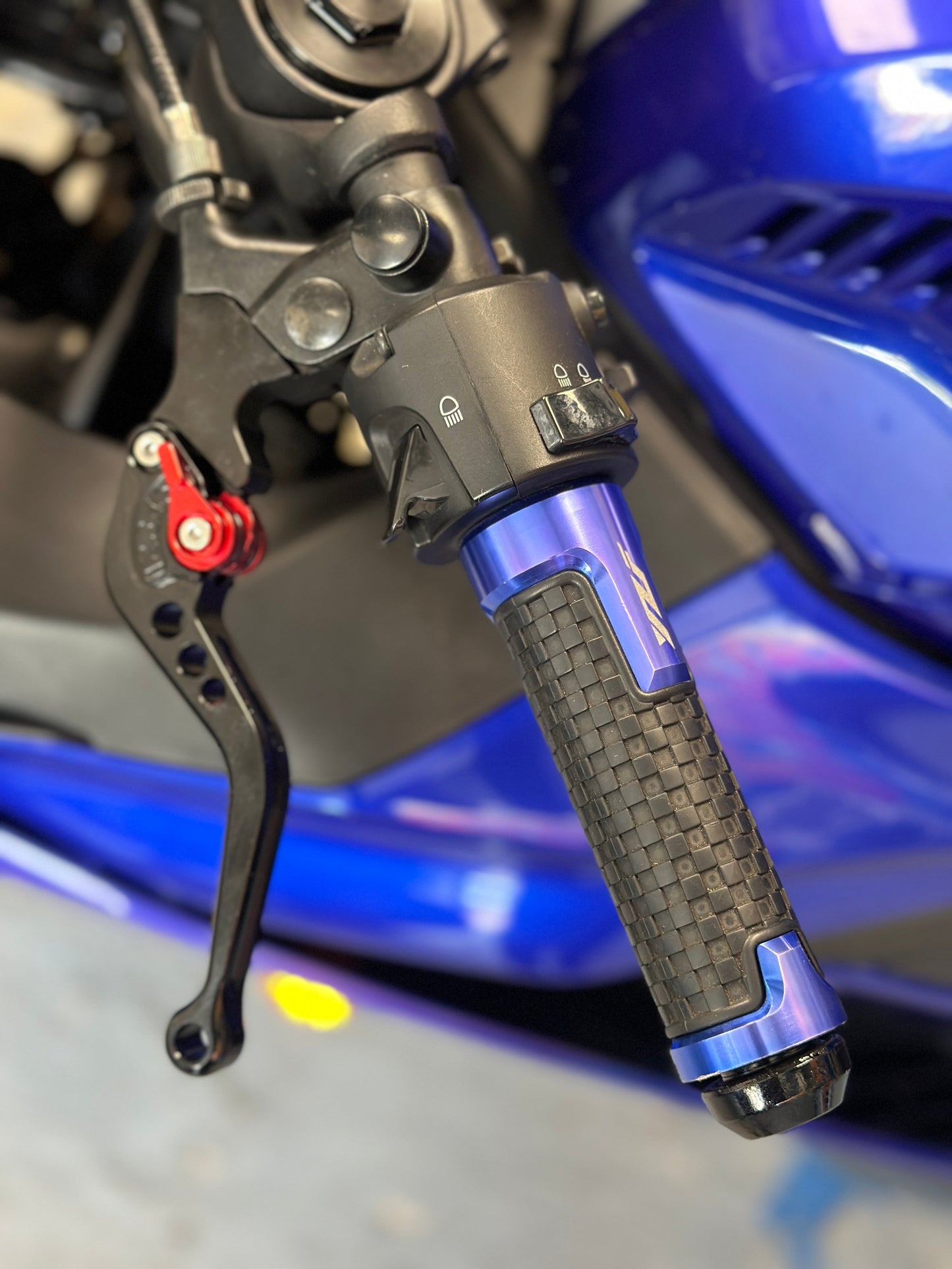 2020 YAMAHA R3 ABS BLUE AKRAPOVIC