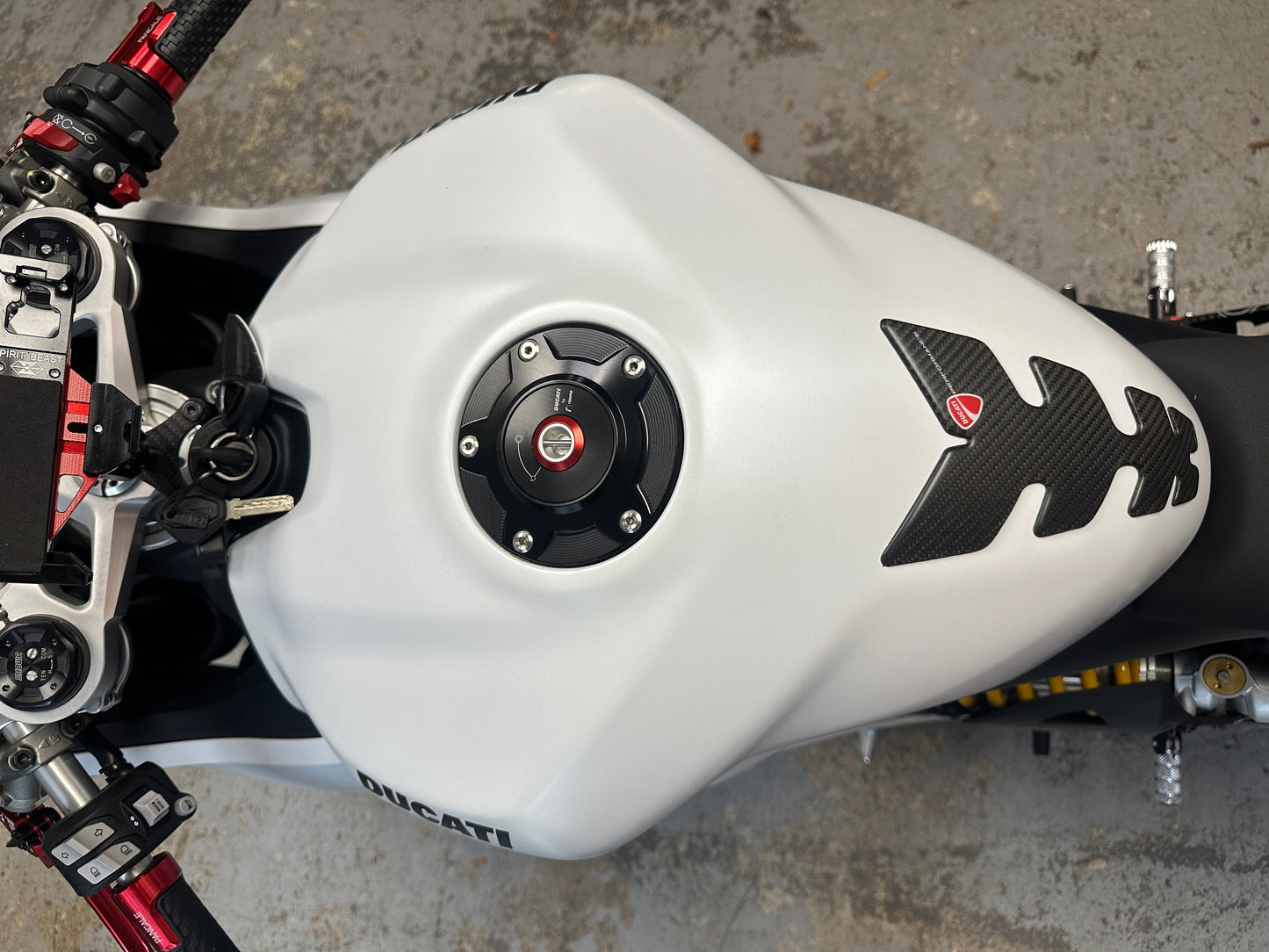2022 DUCATI PANIGALE V2 WHITE