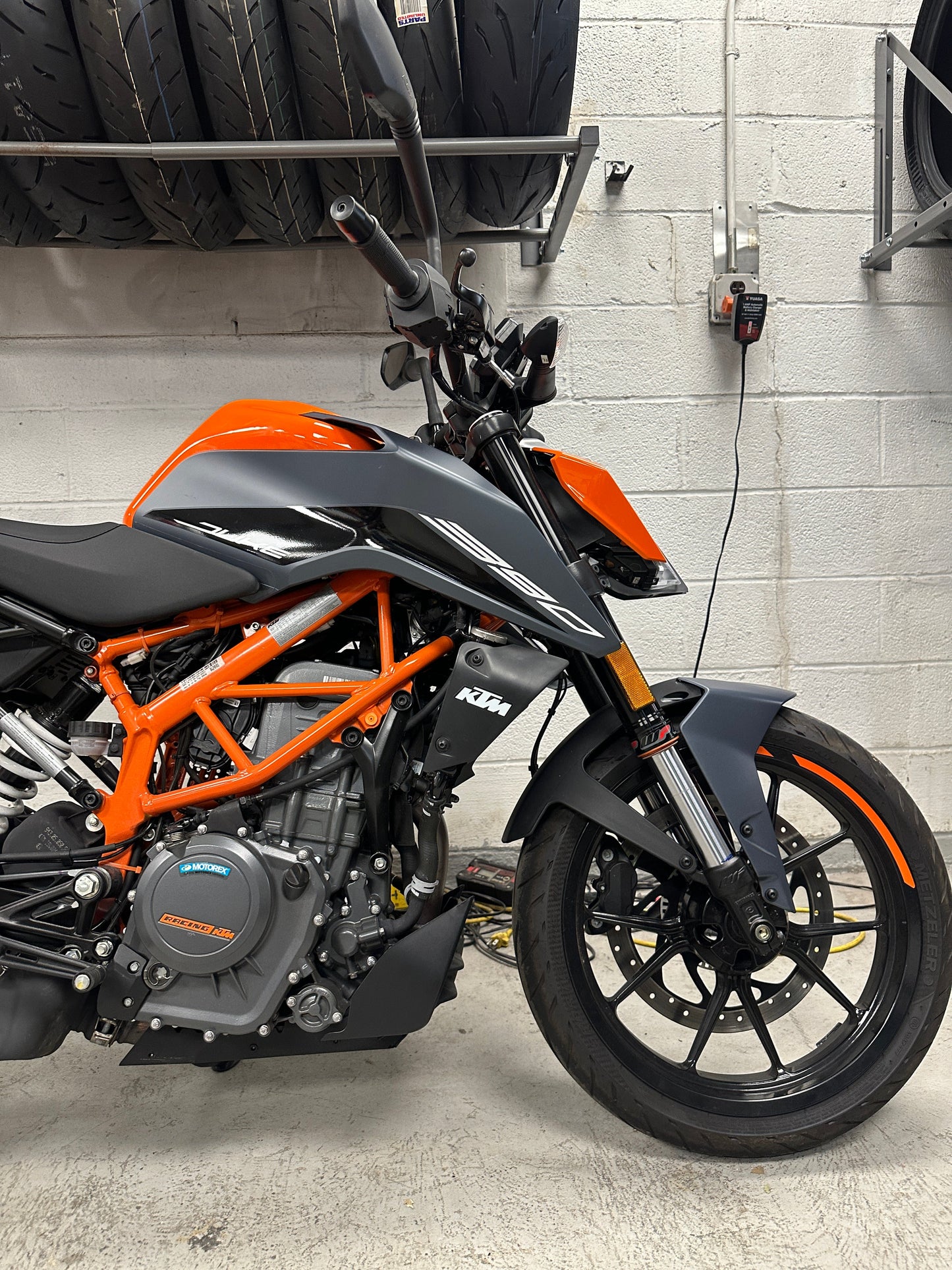 2023 KTM DUKE 390 AKRAPOVIC