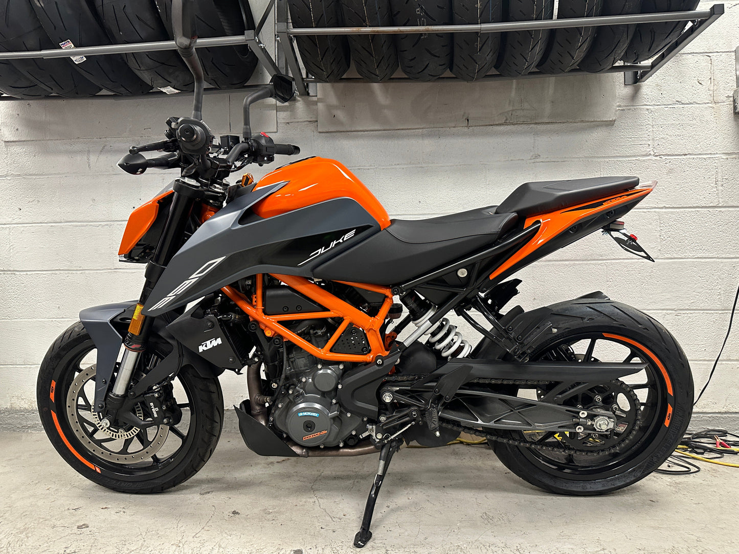 2023 KTM DUKE 390 AKRAPOVIC