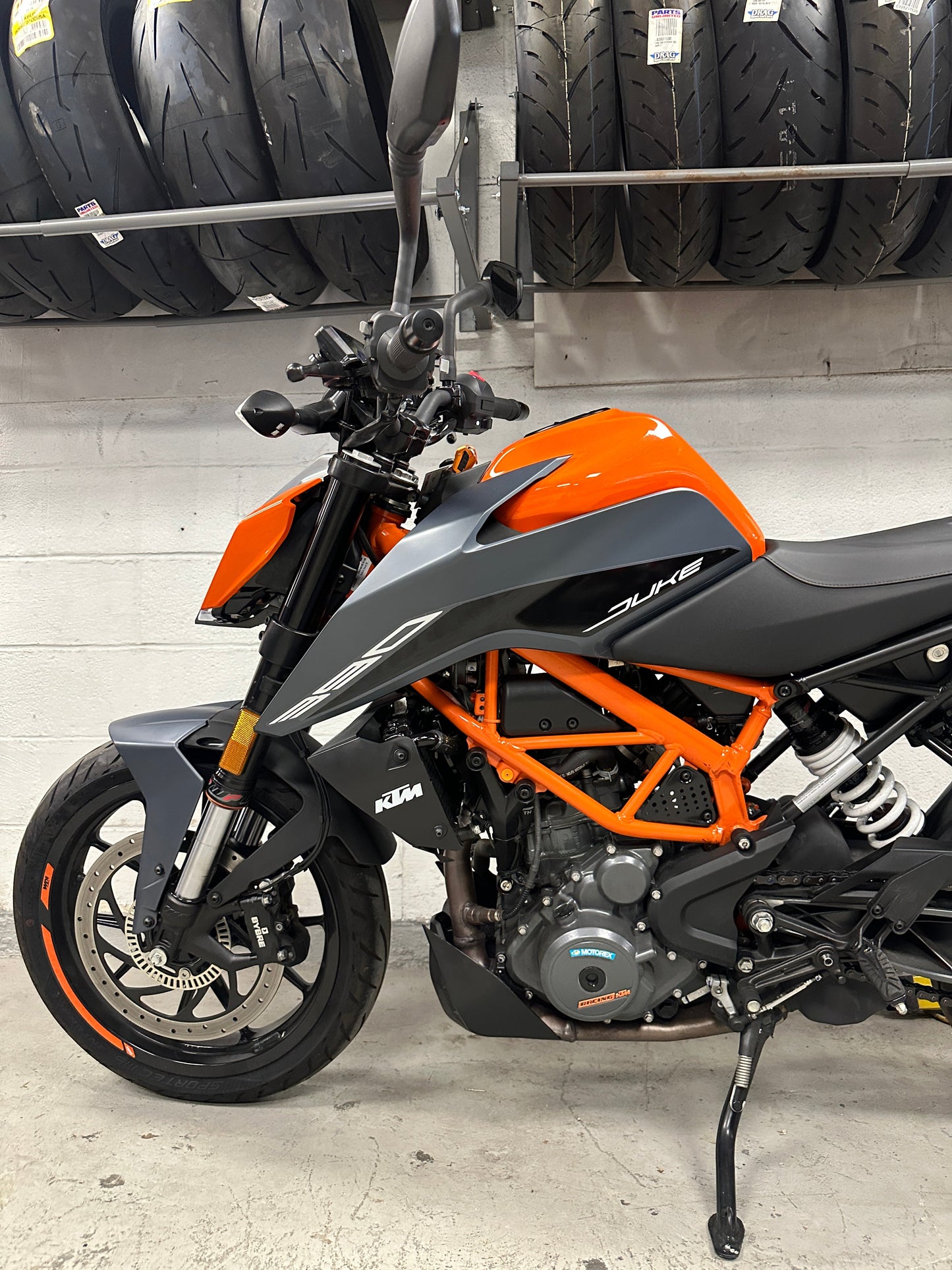 2023 KTM DUKE 390 AKRAPOVIC