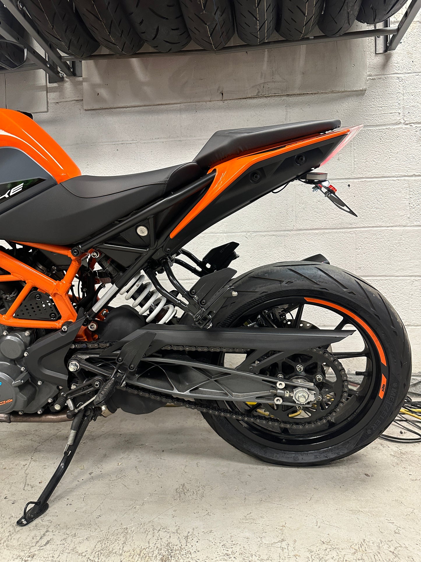 2023 KTM DUKE 390 AKRAPOVIC